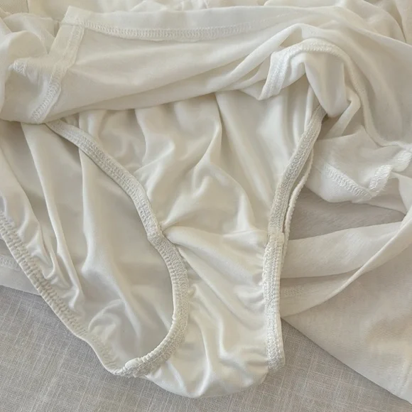 White Sleeveless Romper - Picture 4 of 5